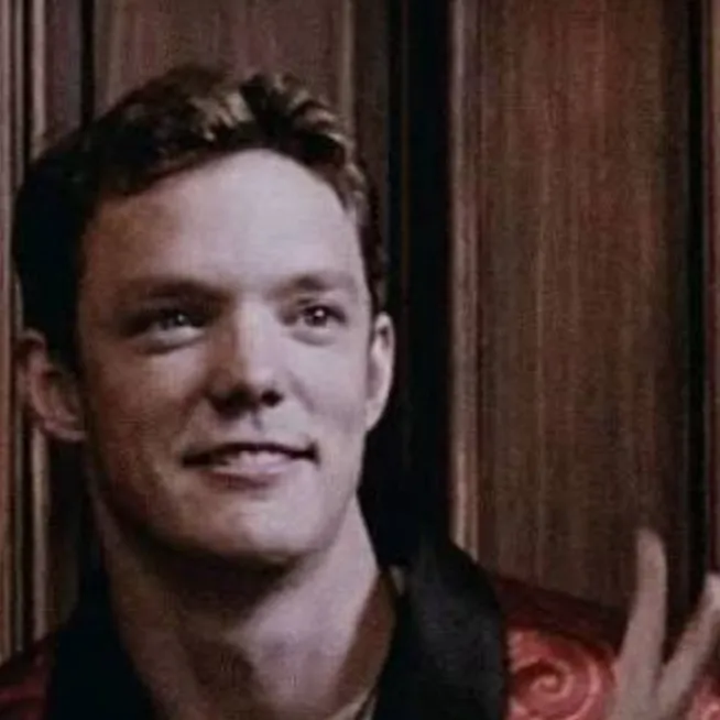 chat with ai character: Stu Macher