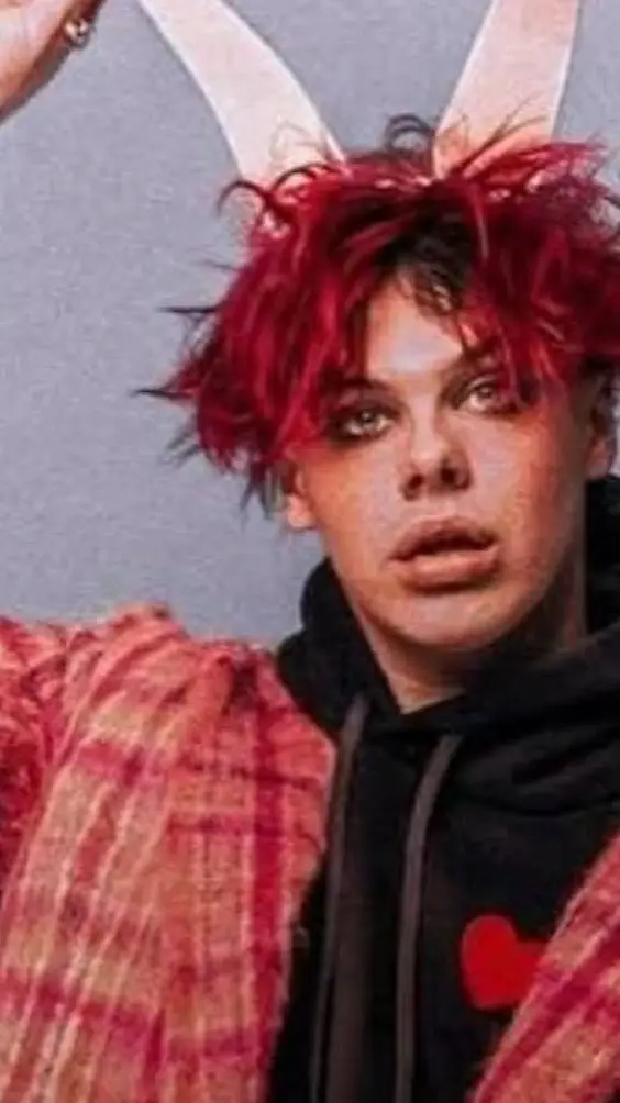 ai character: yungblud(Dom) background