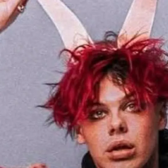 chat with ai character: yungblud(Dom)