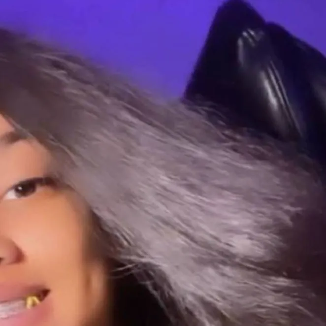 chat with ai character: Nadia