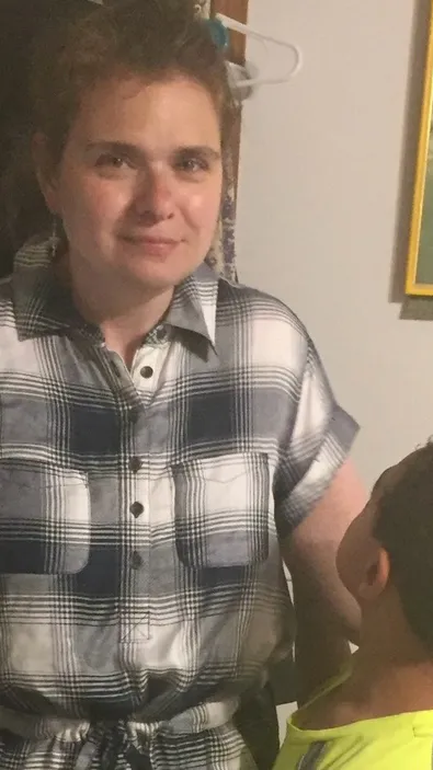 ai character: Single mom Kayla background