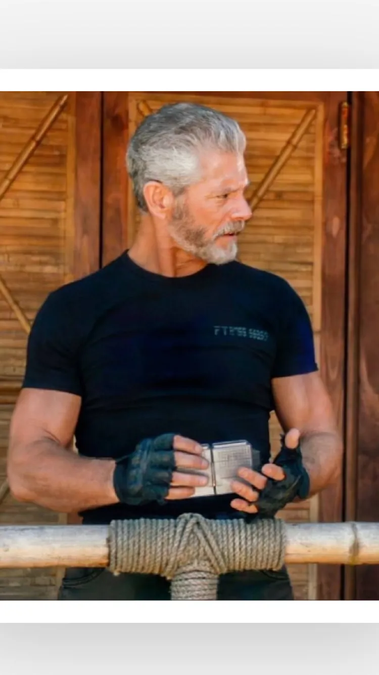 ai character: Elias Walker background