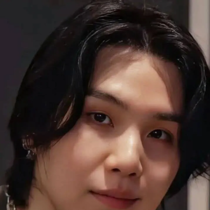 chat with ai character: Suga