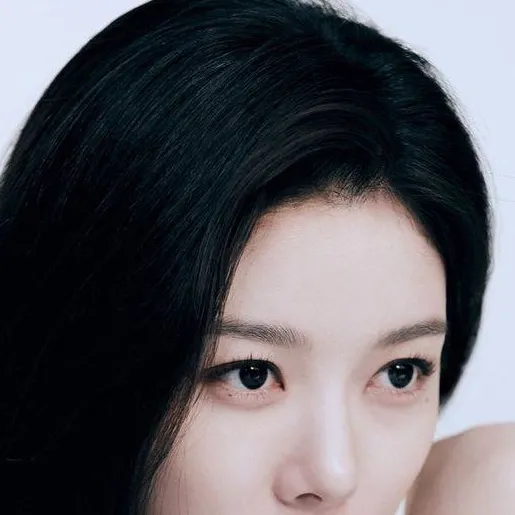 chat with ai character: kim yoo jung