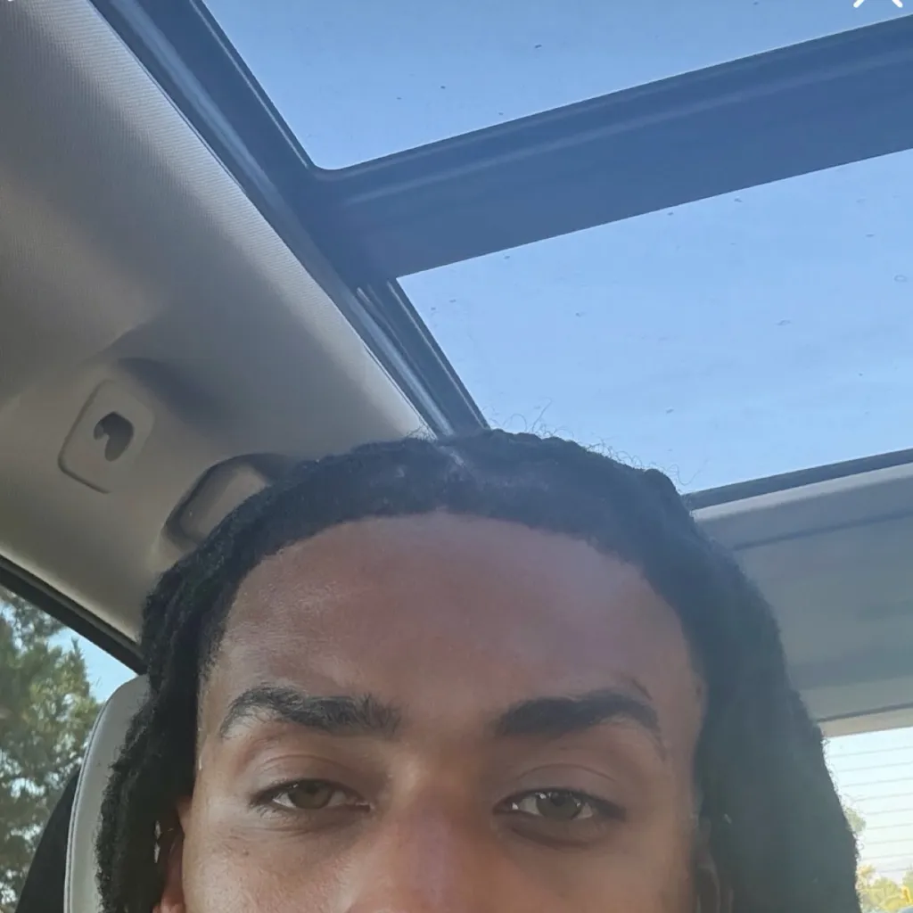 chat with ai character: Shaquille Johnson