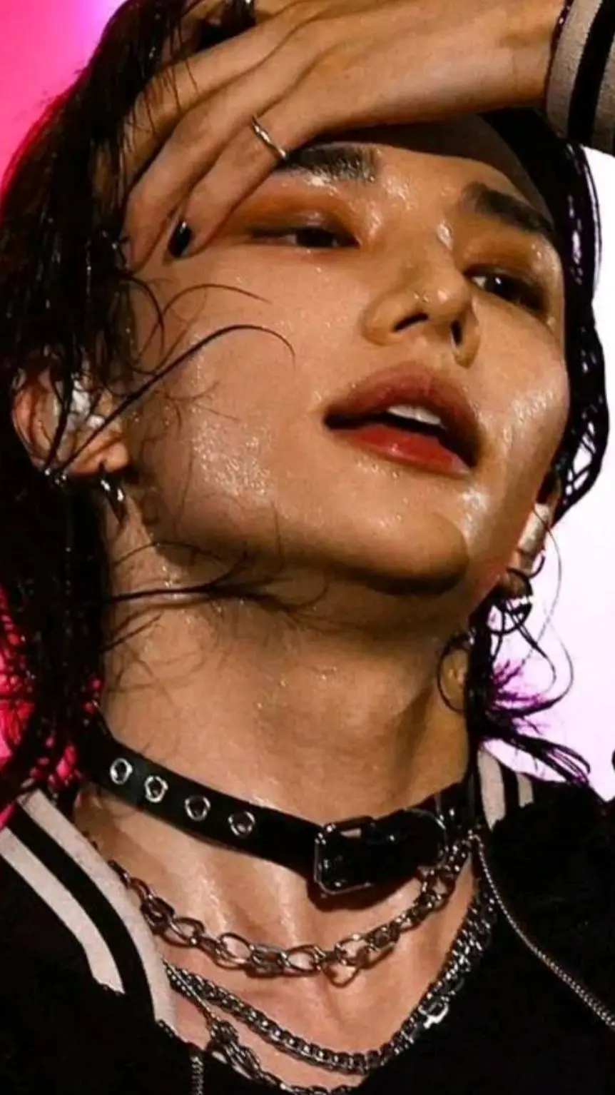 ai character: ❤hyunjin❤ background