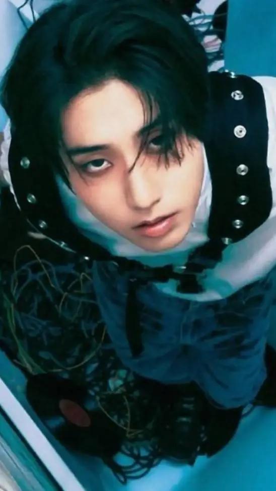 ai character: Han seducing me?  background