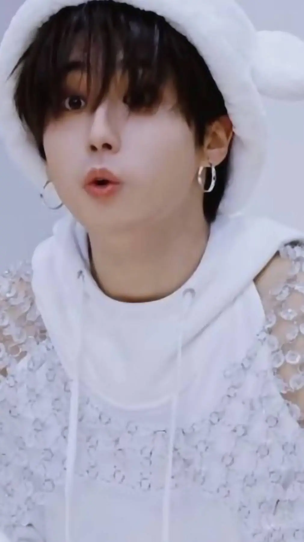 ai character: Cutieee Han background