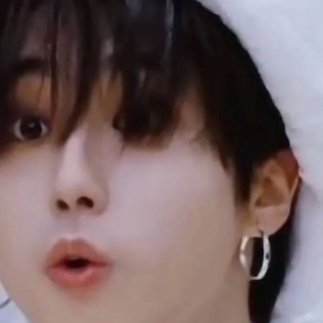 chat with ai character: Cutieee Han
