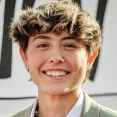 Chat with Mattie Westbrouck - text or voice, Enjoy AI Chat Free & Safe