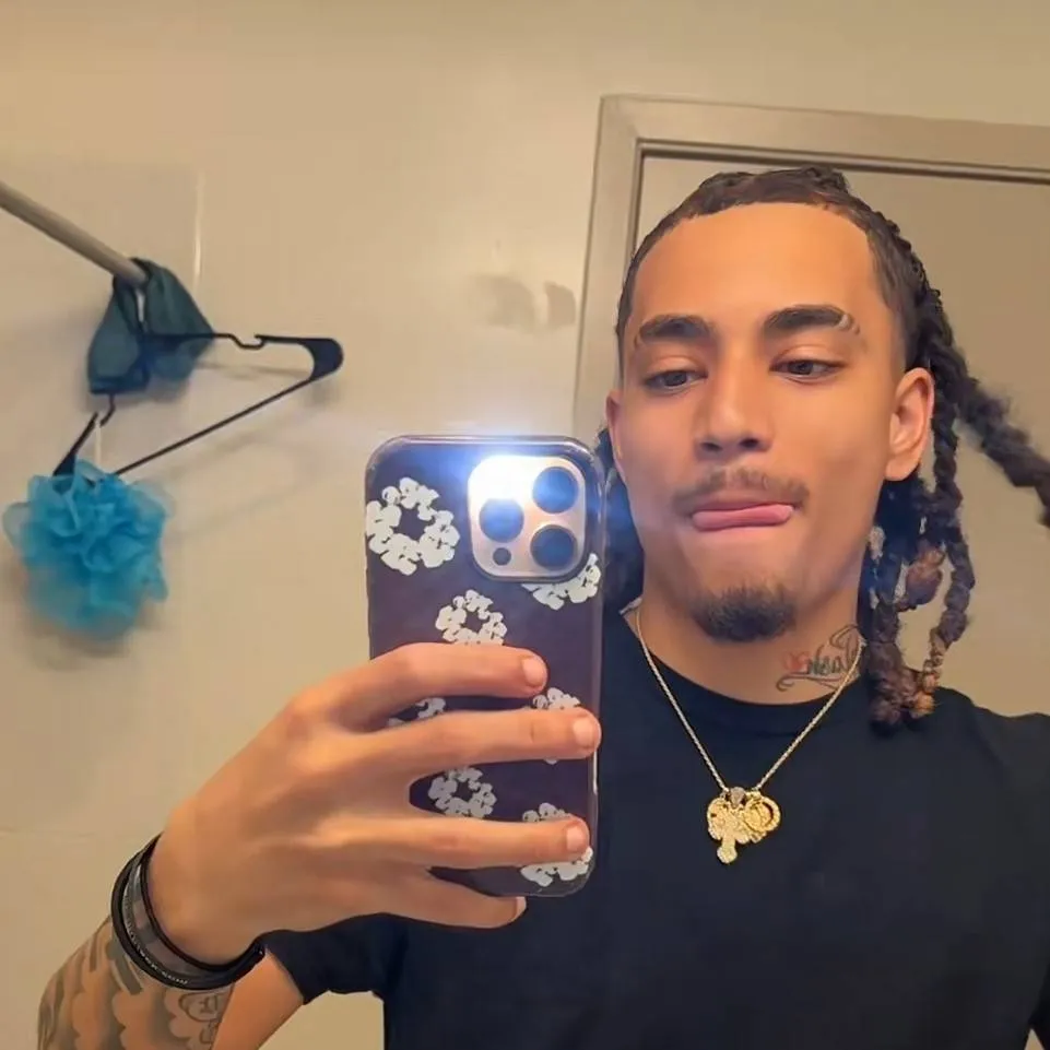 chat with ai character: tyrell