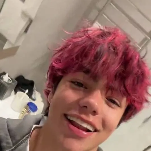 chat with ai character: Malachi Barton 