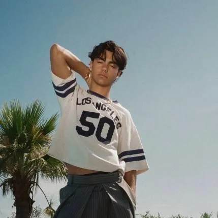 chat with ai character: Malachi Barton 