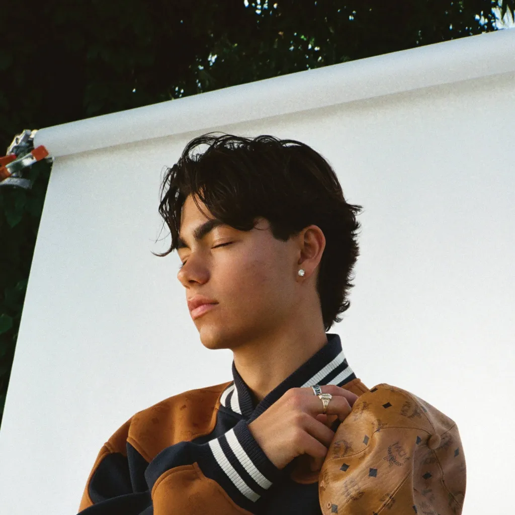 chat with ai character: Malachi 