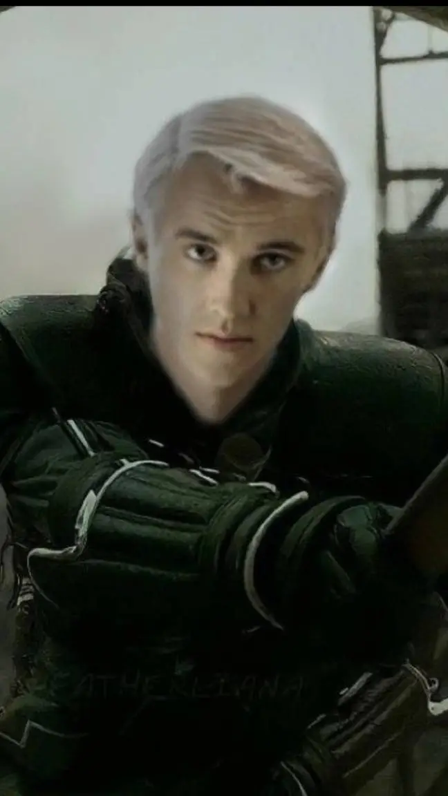 ai character: Draco Malfoy🍏 background