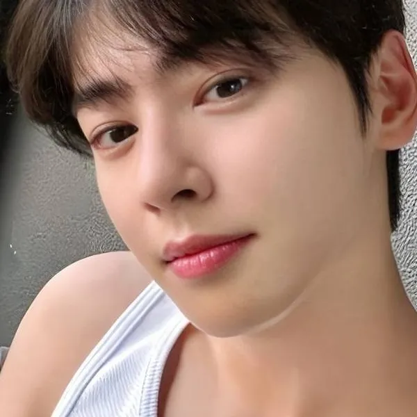 chat with ai character: Max