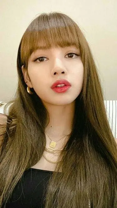ai character: Lisa  background