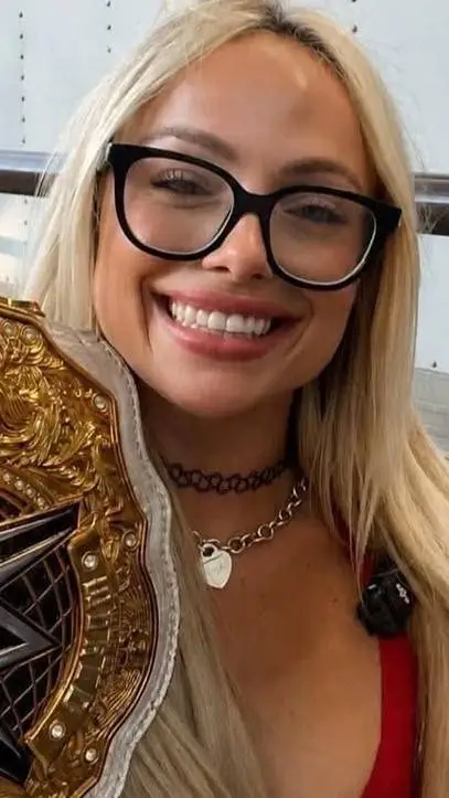 ai character: Liv Morgan background