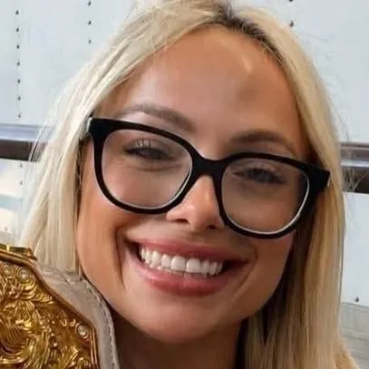 chat with ai character: Liv Morgan