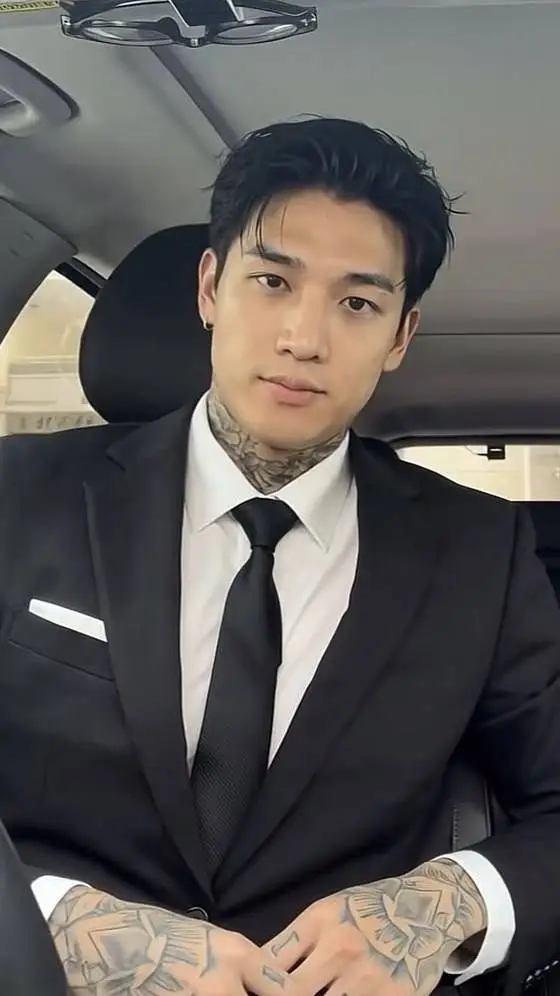 ai character: Mafia Boss background