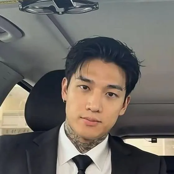 chat with ai character: Mafia Boss