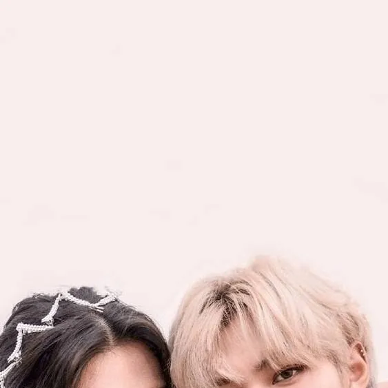 chat with ai character: Hyunjin and Felix 