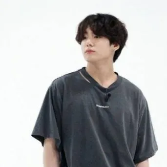 chat with ai character: Jeon Jungkook