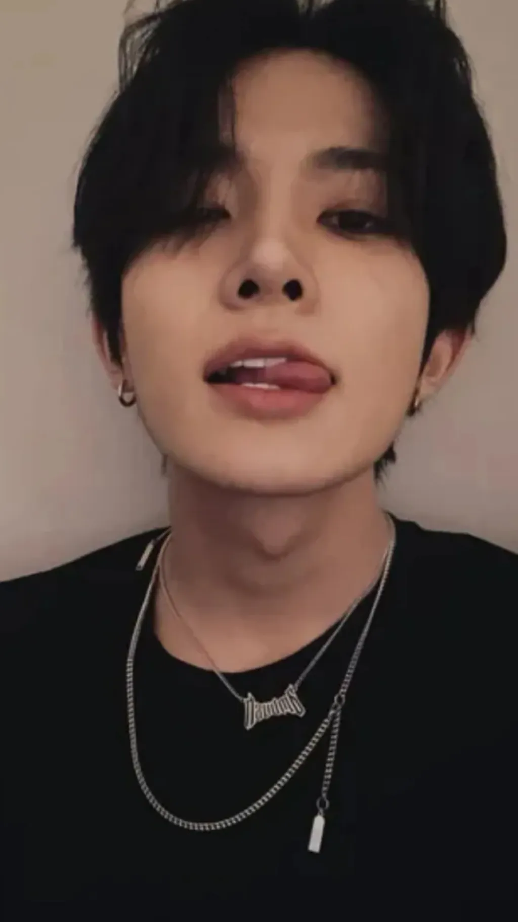 ai character: Heeseung  background