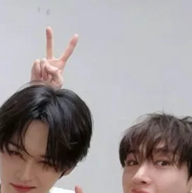 chat with ai character: Stray kids! 