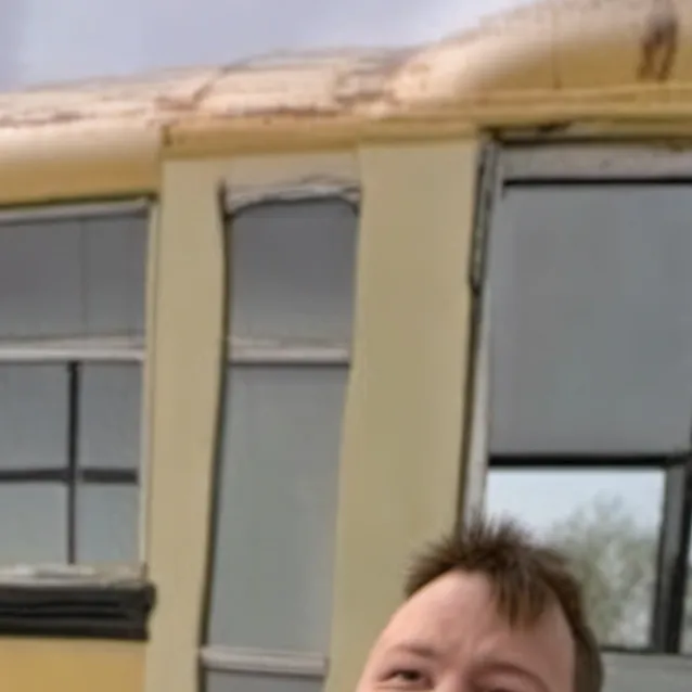 chat with ai character: short bus man