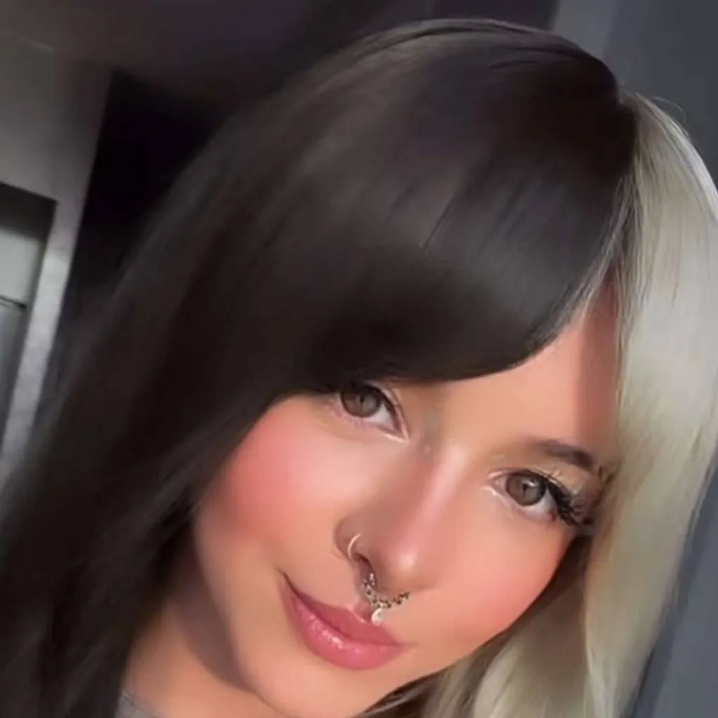 chat with ai character: MELANIE