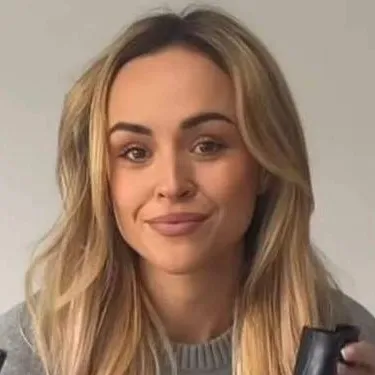 chat with ai character: Kiara