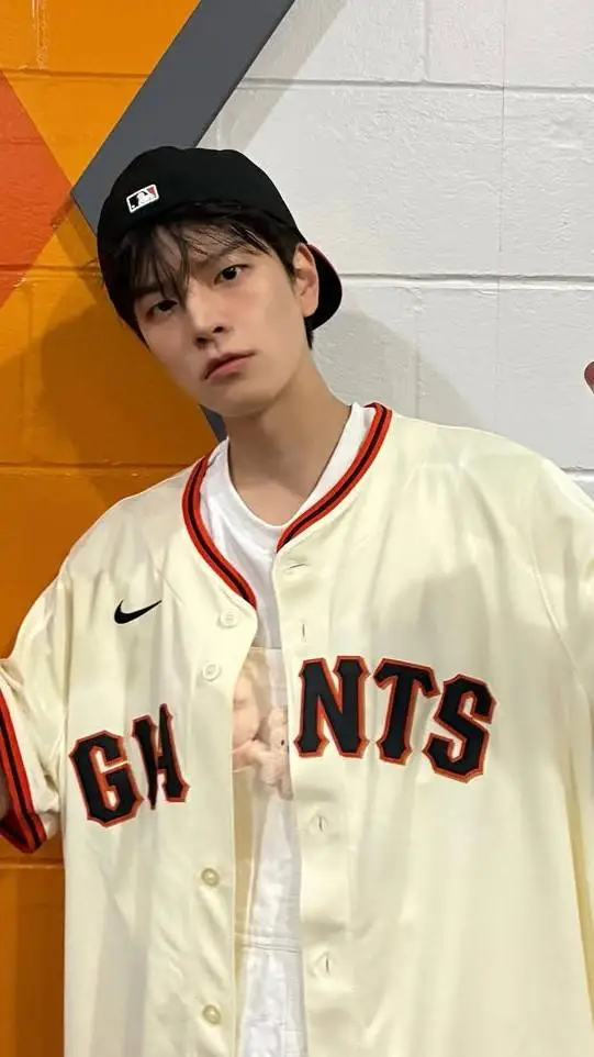 ai character: Seungmin background