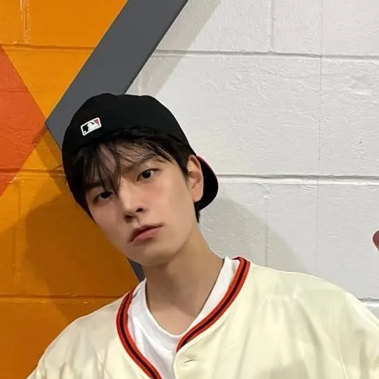 chat with ai character: Seungmin