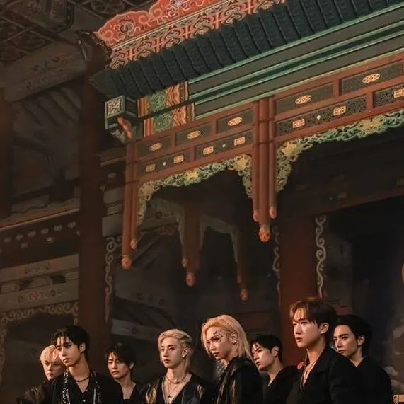 chat with ai character: Stray Kids