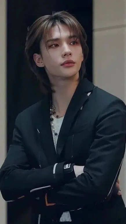 Talkie AI - Chat with Hwang Hyunjin