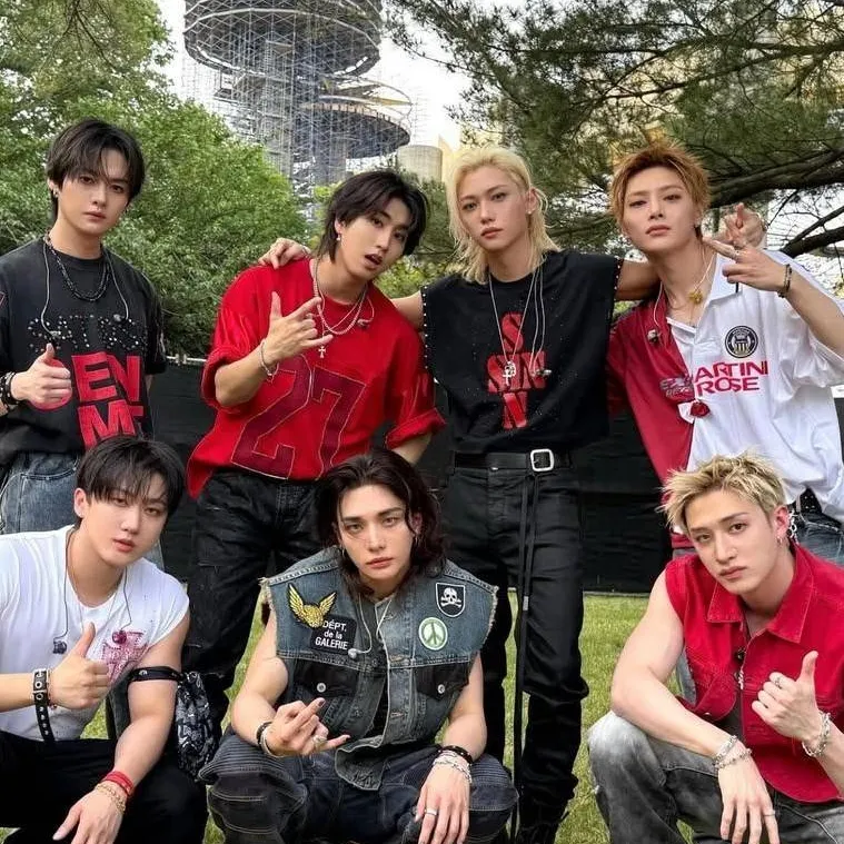 chat with ai character: Stray Kids Poly