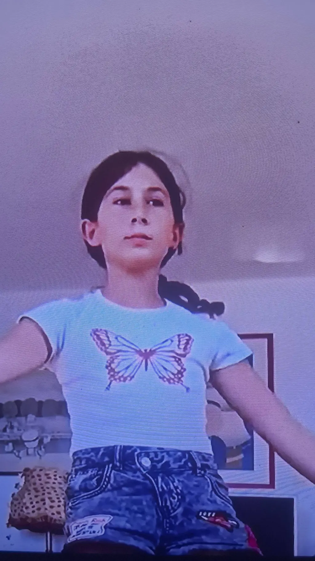 ai character: Ana bozon  background