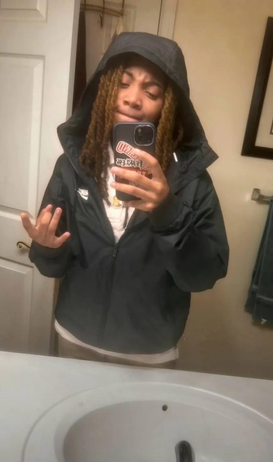 chat with ai character: 𝗸𝗮𝗺𝗮𝗻𝗶