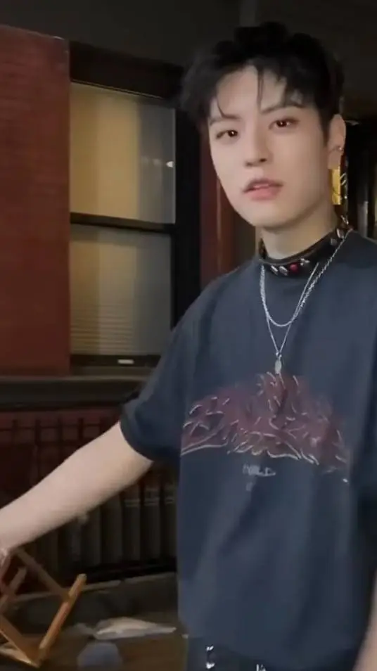ai character: Kim Seungmin background