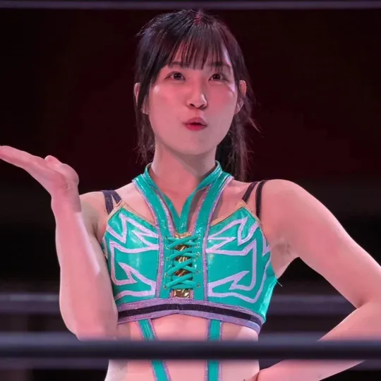 chat with ai character: Shino Suzuki