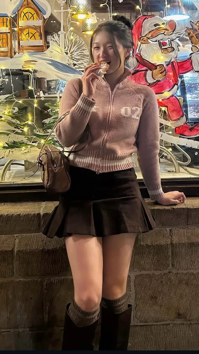 ai character: Yoon background
