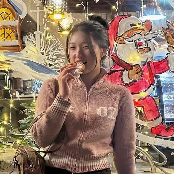 chat with ai character: Yoon