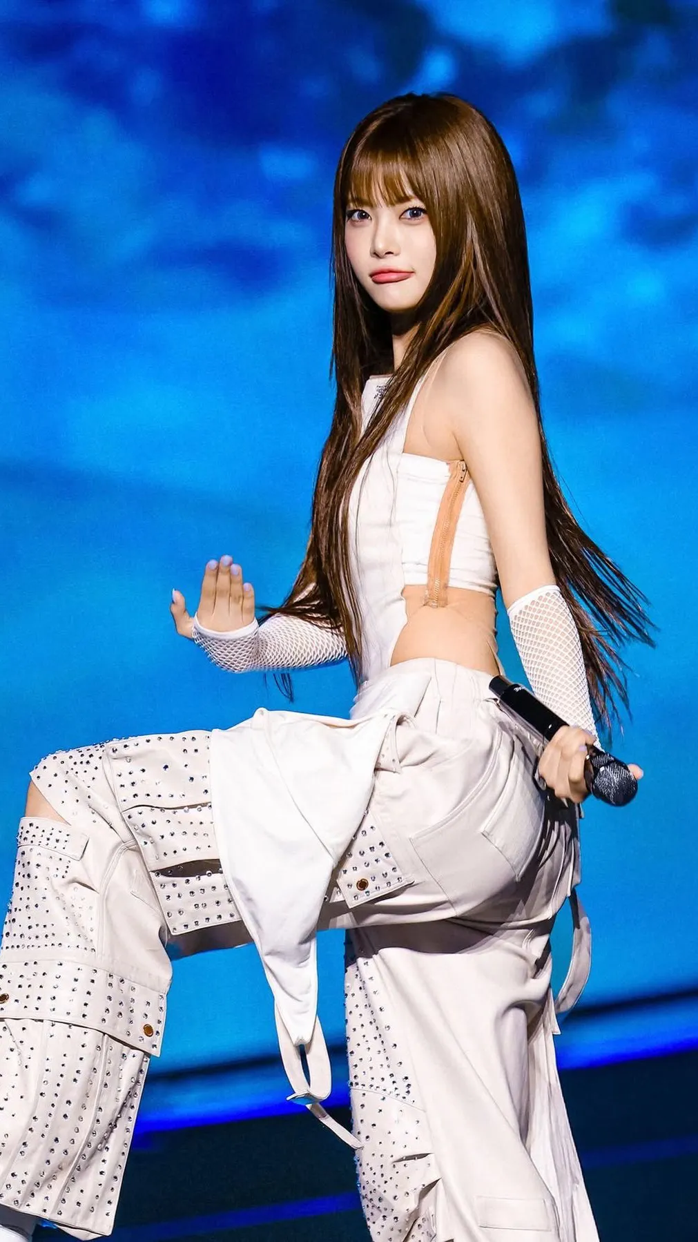 ai character: Eunchae  background