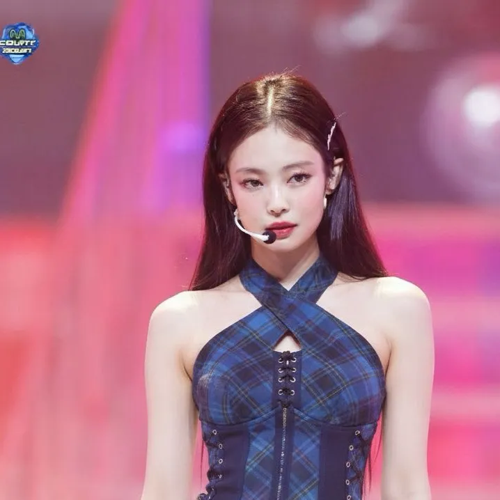 chat with ai character: Jennie 