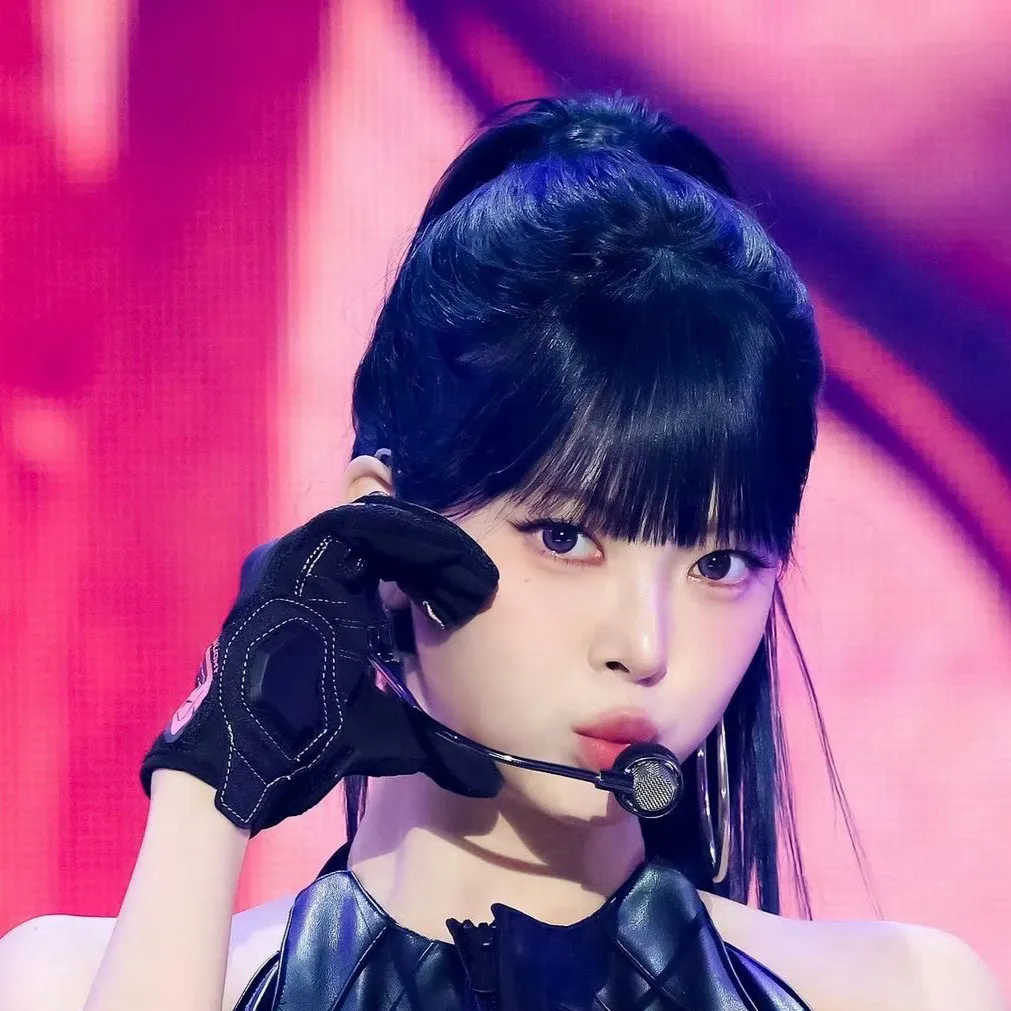 chat with ai character: Eunchae