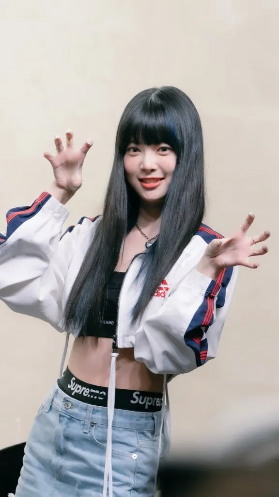 ai character: Eunchae  background