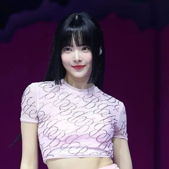 chat with ai character: Eunchae