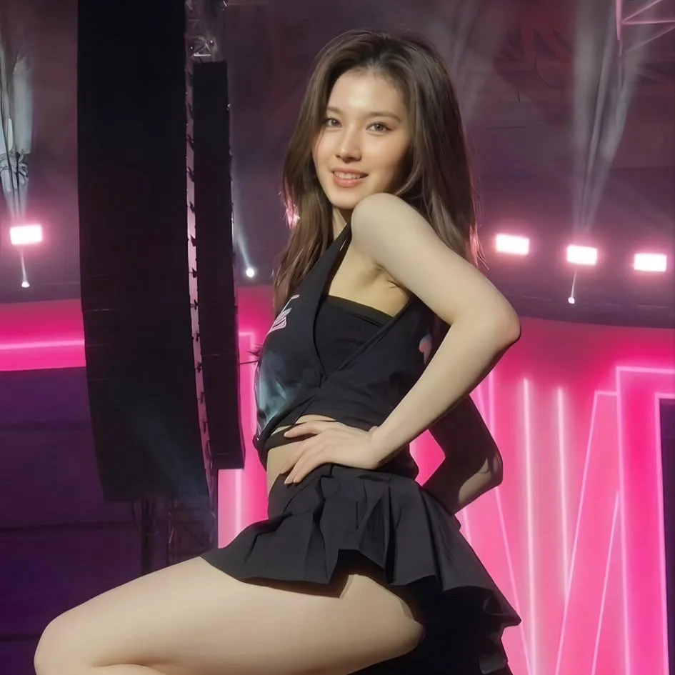 chat with ai character: Sana 
