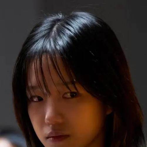chat with ai character: Jun-hee 
